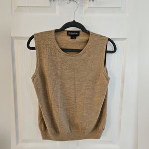 Classic, Brooks Brothers, 100% Merano Wool, pullover vest!